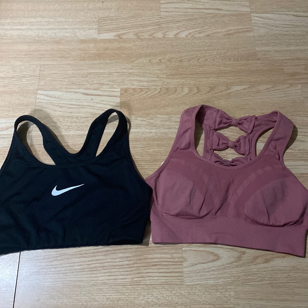 Sports bras size S